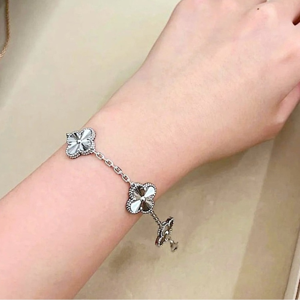 Elegant lucky Clover Silver Jewelry Set - Picture 4 of 4